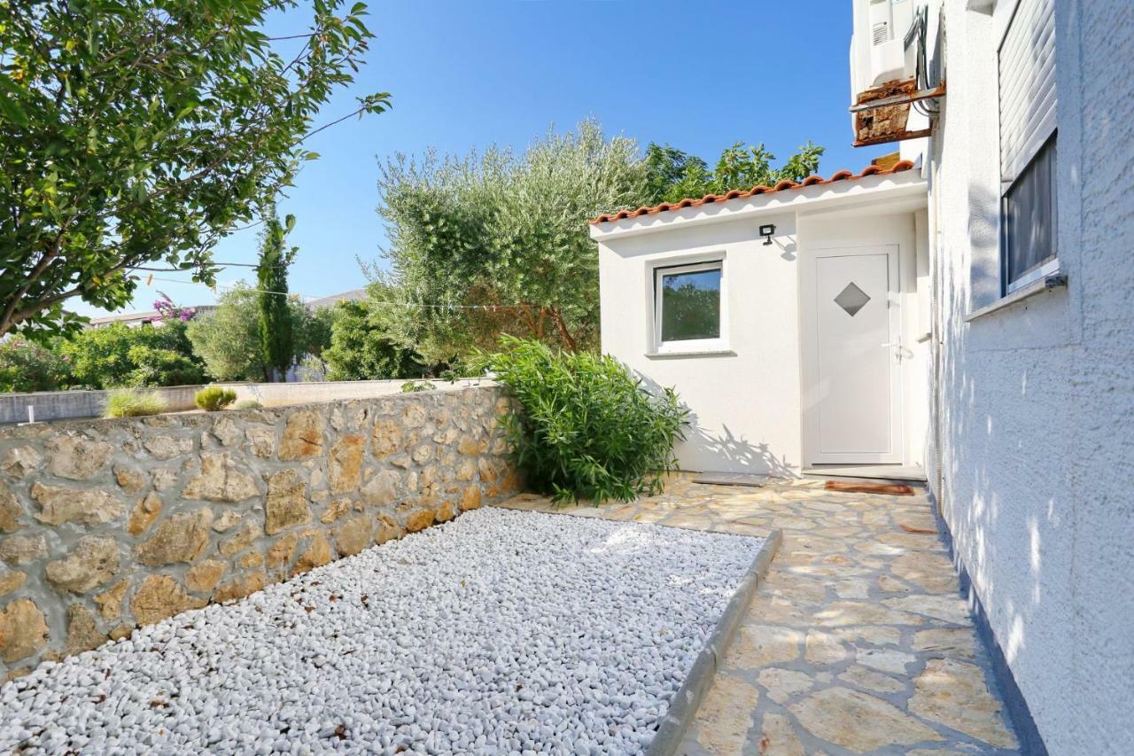 Villa Neyla Vir Exterior foto